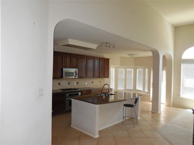 Building Photo - 10011 Teal Hollow Dr