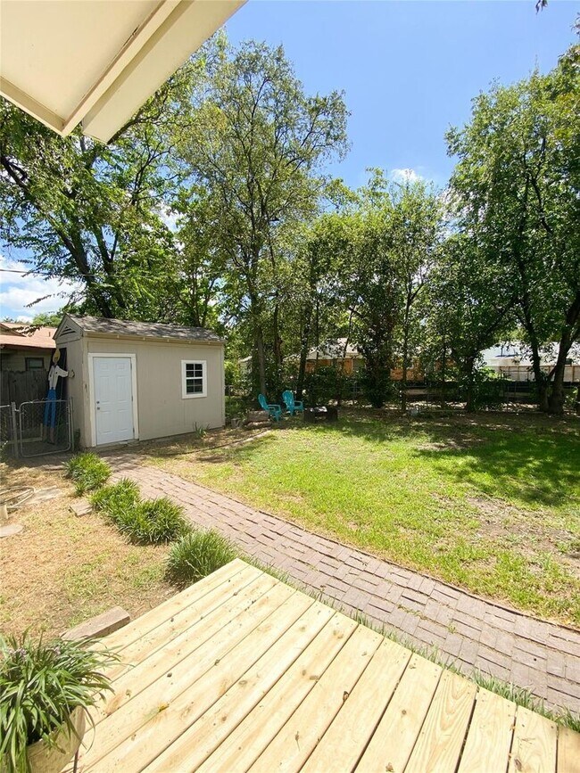 Building Photo - 10652 Cayuga Dr