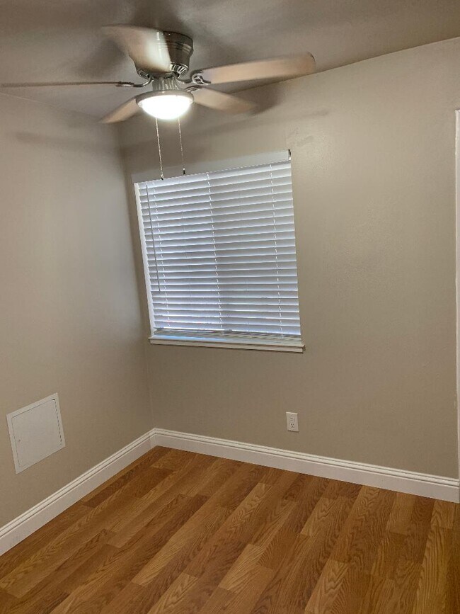 Kitchen - 19041 Rio Verde St