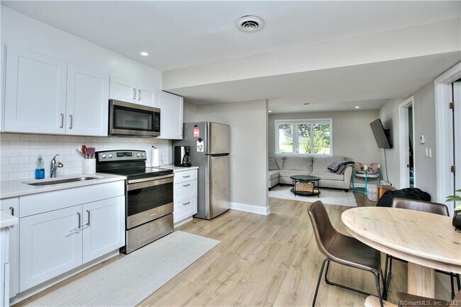 Building Photo - 42 Barberry Rd