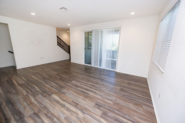 Building Photo - Amazing 3 Bedroom Condo available now! Totally loaded unit, schedule a tour today!