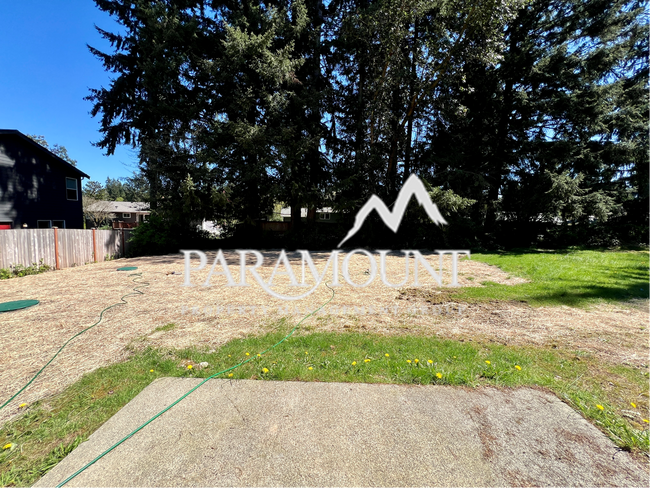 Building Photo - Charming 2-Bedroom Duplex with Garage!