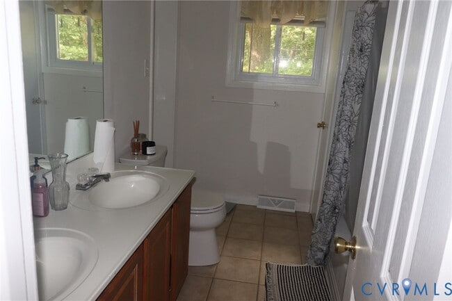 Building Photo - 9500 Minna Dr