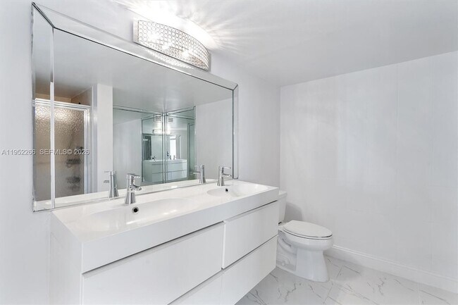 Building Photo - 600 Parkview Dr