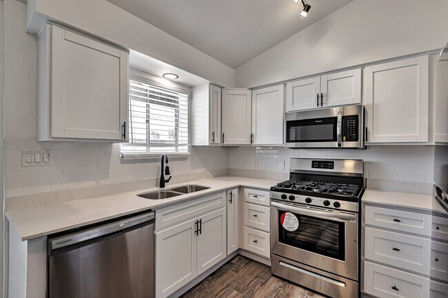 Building Photo - **First Month Free**