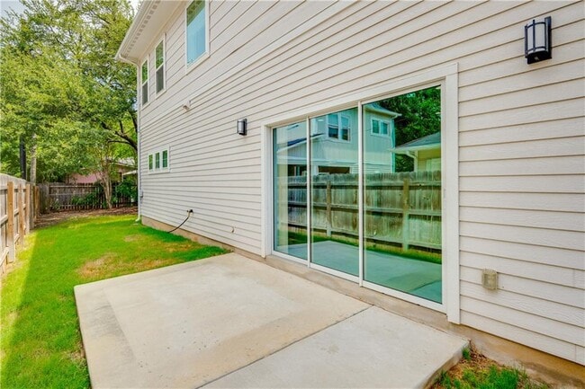 Building Photo - 3014 E 14th 1/2 St