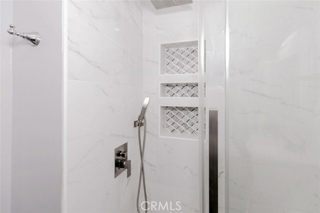 Building Photo - 1071 N Ave 51