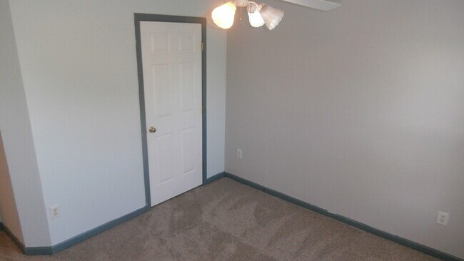 Building Photo - 1201 Late Harvest Dr