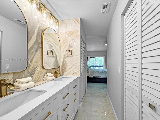 Building Photo - 1977 SW 15th St