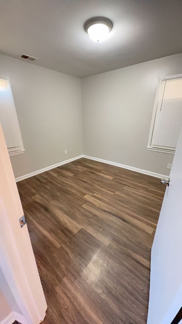 Building Photo - Well Maintained 3 bedroom 1 bath Home - Open To Section 8