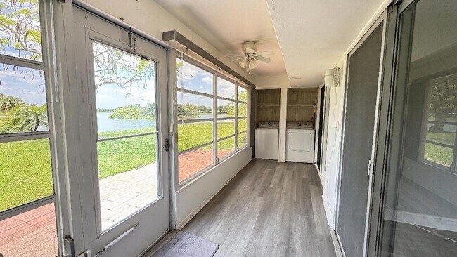 Building Photo - 220 Seville Dr