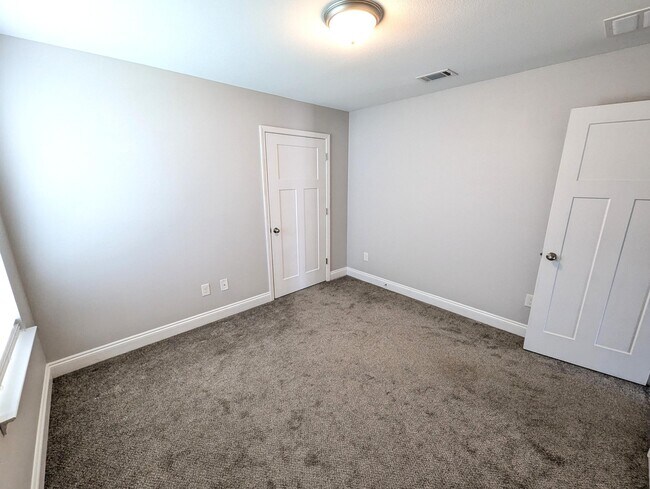 Building Photo - 1651 Ponderosa Dr
