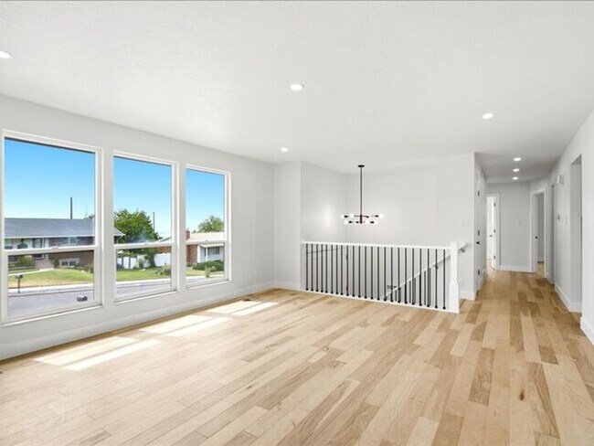 Building Photo - BOUNTIFUL New Remodeled 4 bed 3 bath home