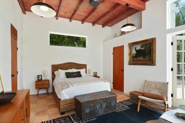 Building Photo - 439 E Sonora Rd