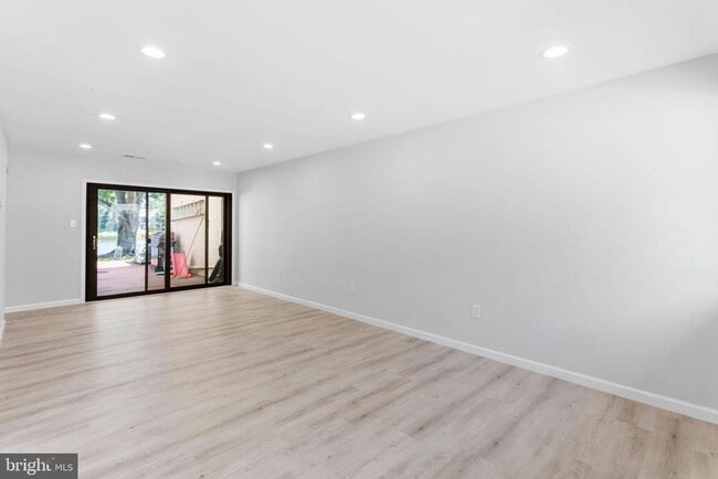 Building Photo - 36 Viburnum Ln