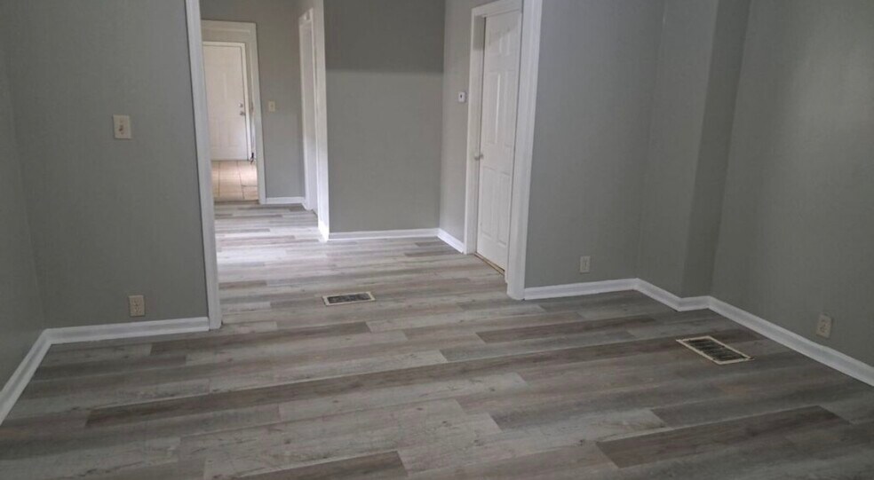 Building Photo - 832 S Pershing Ave