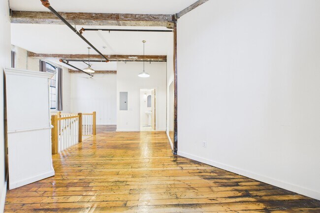 Building Photo - 28 Bayley St