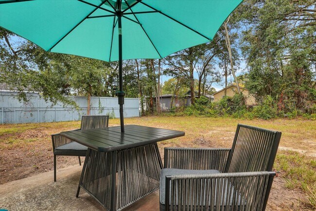 Building Photo - 4 Bedroom, 2 Bath Brick Home in Savannah