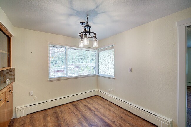 Building Photo - 3bd/2ba Issaquah House