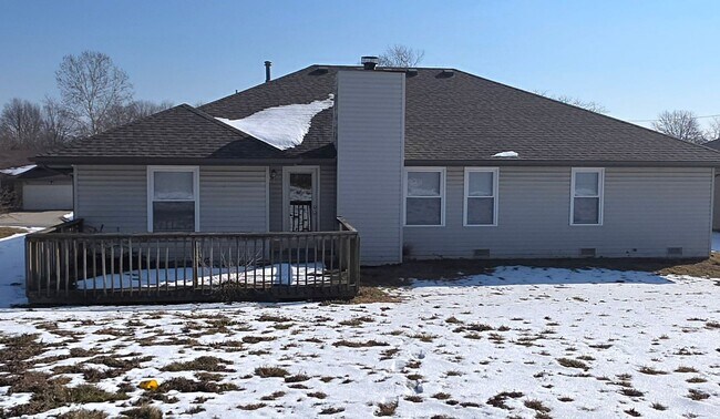 Building Photo - 3 Bedroom 2 Bathroom home in Nixa for $1395!