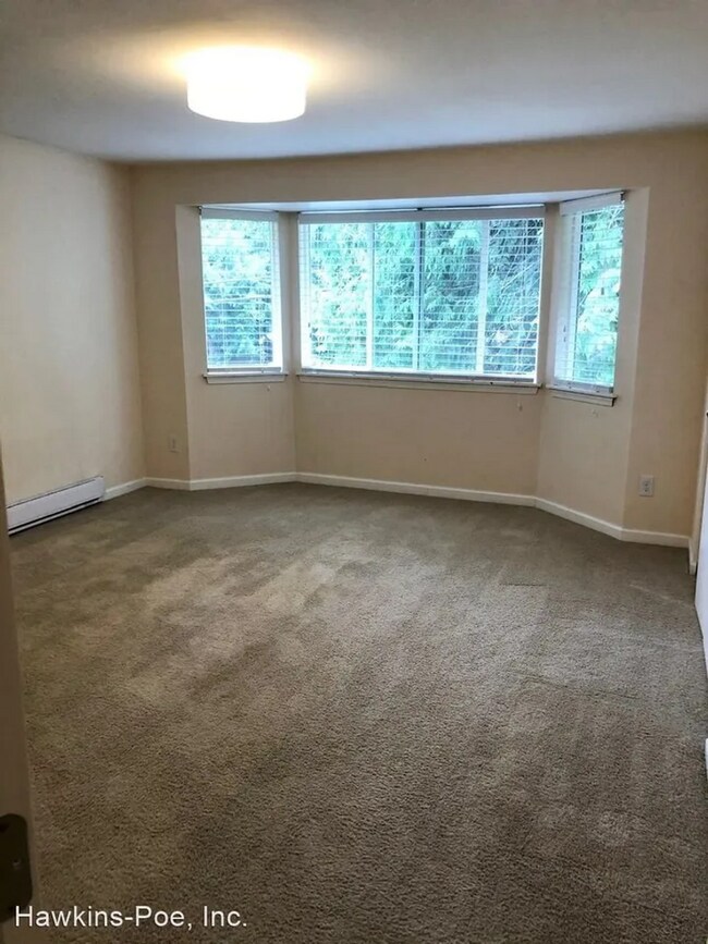 Building Photo - 3 bed 2 bath Duplex Great Yard!