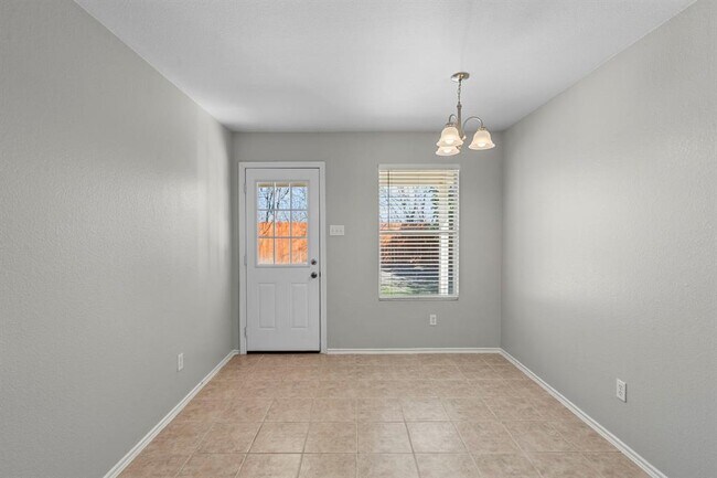 Building Photo - 164 Pearl Lake Dr