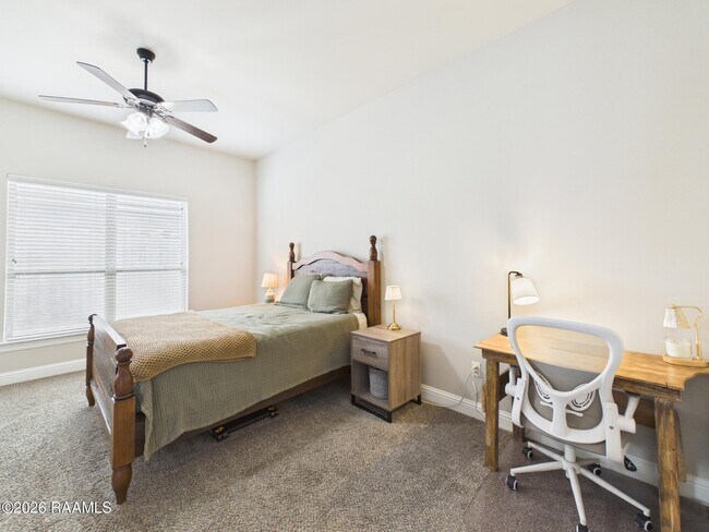 Building Photo - 100 Lacebark Dr