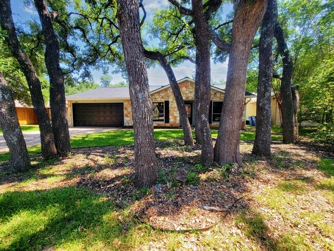 Building Photo - 3 Bed, 2 Bath Single-Level Gem with Firepl...