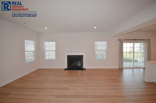 Building Photo - Amazing, modern and spacious home! 4 bd, 2...