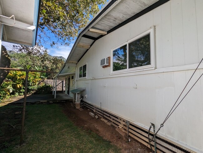 Building Photo - Vintage Upper Manoa 3 bed 2.5 Bath home