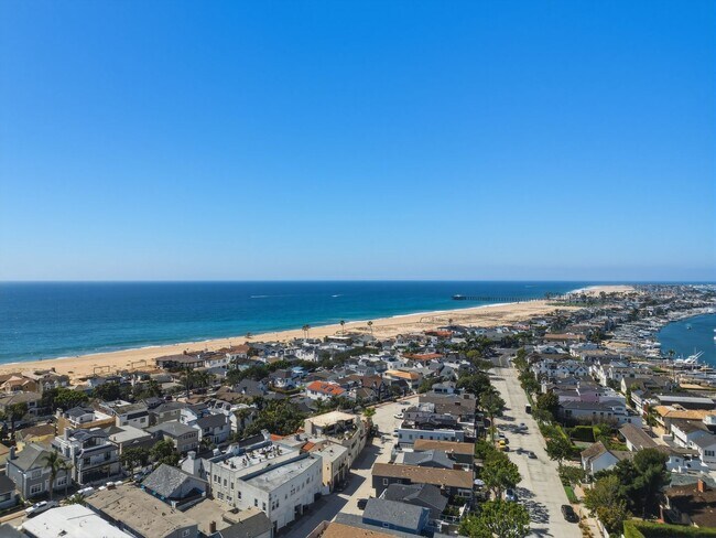 Building Photo - 1530 Miramar Dr