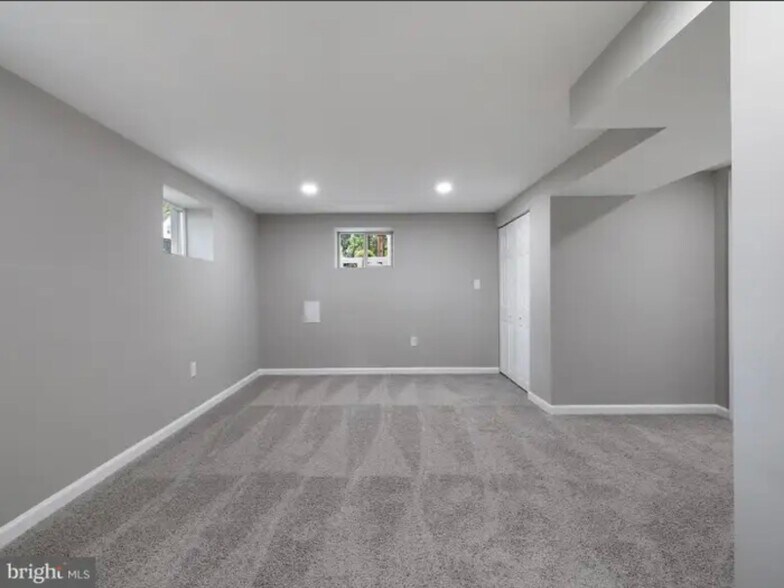 Building Photo - 212 Fourth Ave