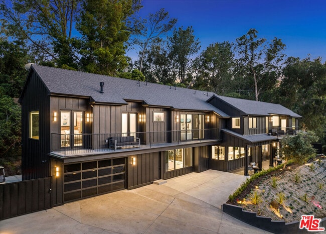 Building Photo - 3140 Coldwater Canyon Ave