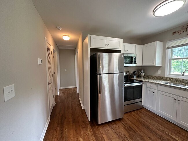 Building Photo - 3 bedroom/1 bathroom home in Central, SC