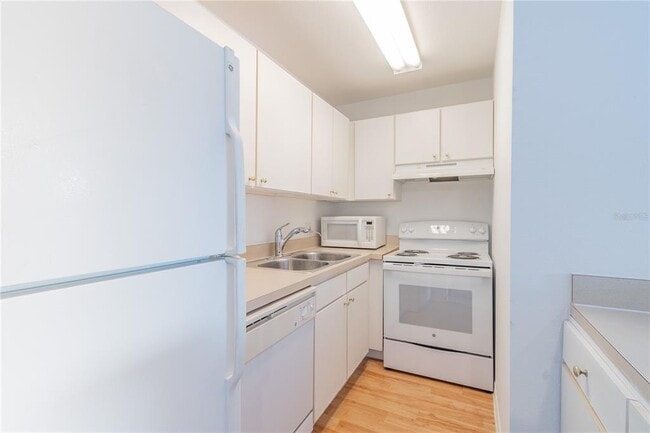 Building Photo - 9632 Lake Chase Island Way