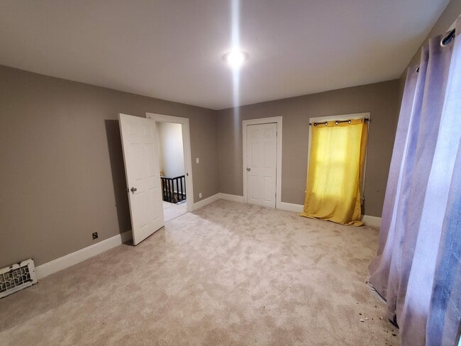 Building Photo - Large Single Family House Available Soon 3 Bed 1.5 Bath close to 490