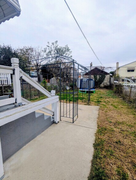 Building Photo - 7414 Montour St