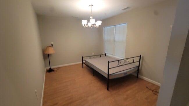 Building Photo - Fantastic three-bedroom three, three-bathroom condo! It is a perfect location for graduate studen...