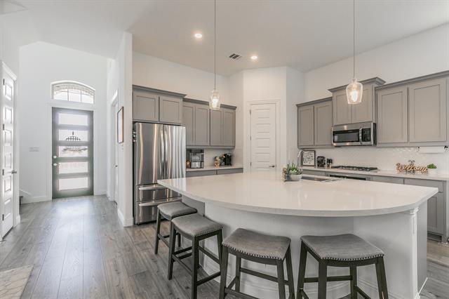 Building Photo - 711 Artesian Dr