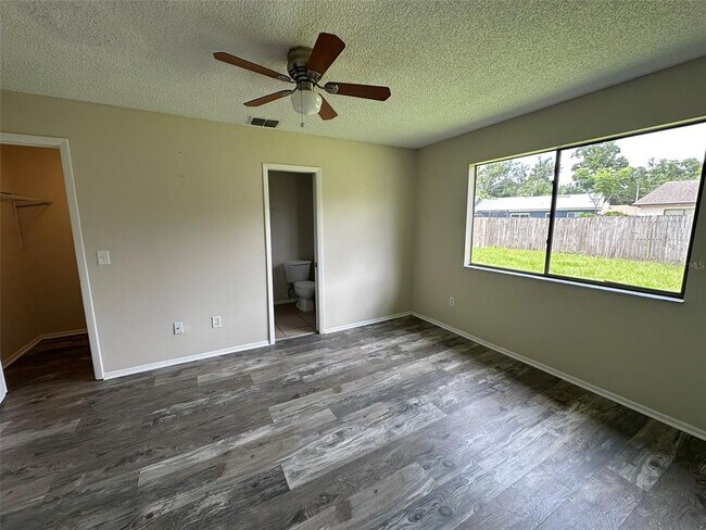 Building Photo - 804 Van Ness Cir