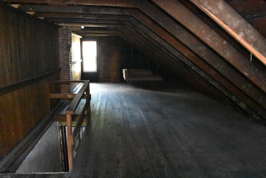 Building Photo - 566 North St