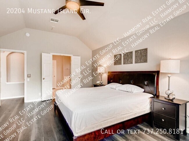 Building Photo - 20204 Mustang Island Cir