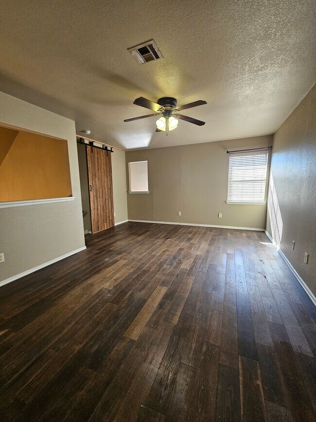 Building Photo - (3) Bed or (2)Bed + Bonus Room/(2.5) Bath ...