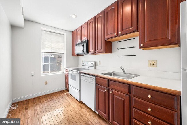 Building Photo - 48 N Front St