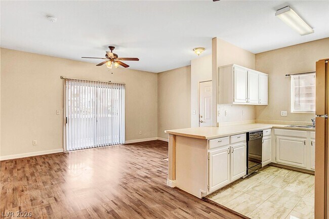 Building Photo - 5650 E Sahara Ave