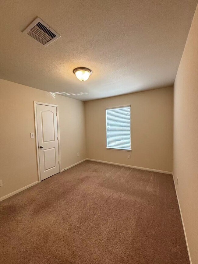 Building Photo - 14246 Dos Palos Dr