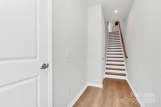 Building Photo - 5731 Castlerea Dr