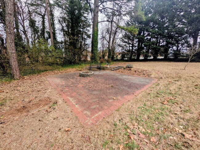 Building Photo - 524 W Mountain St