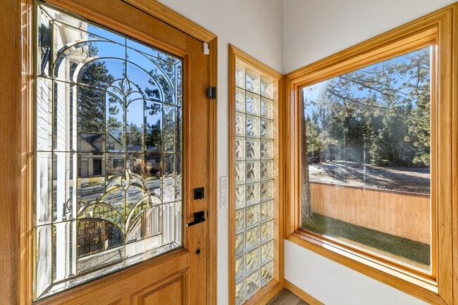 Building Photo - 926 Tanglewood Dr