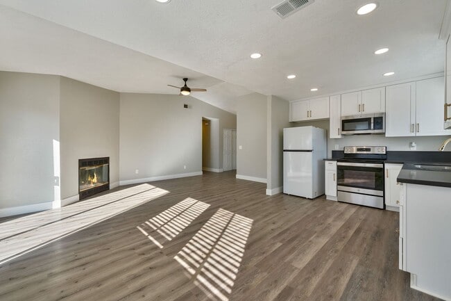 Building Photo - 7936 Sunrise Greens Dr